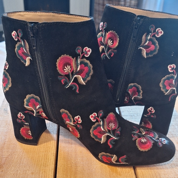 Ann Taylor Boots Size 11 black Embroidered - Picture 2 of 7